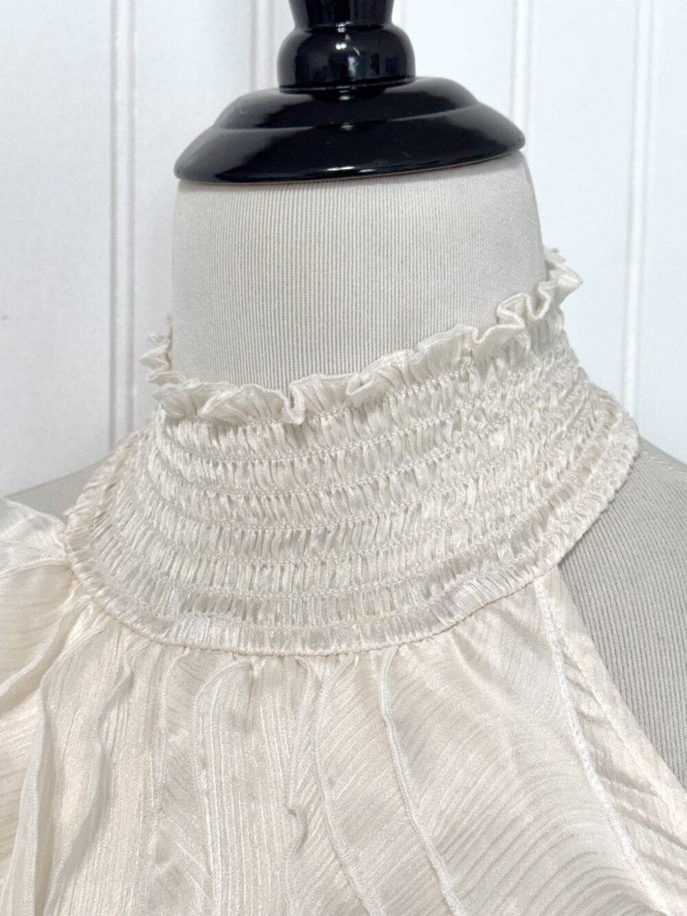 Y2K Bebe Ivory Silk Halter Top Ruffle Rosette XS - Picture 6 of 16